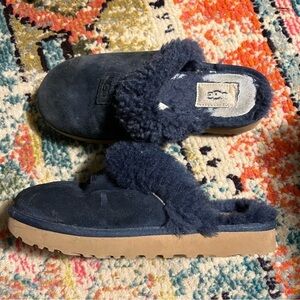Ugg Navy Cozy Slippers womens size 6